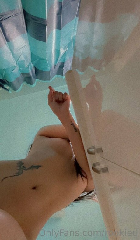 Naakte gelekte OnlyFans-foto van Jess Rookieu