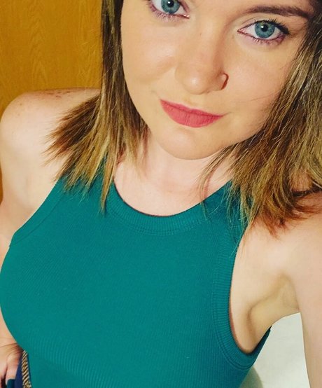 Naakte gelekte OnlyFans-foto van Jennifer Fox