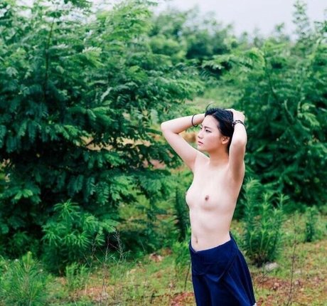 Naakte gelekte OnlyFans-foto van Azhua