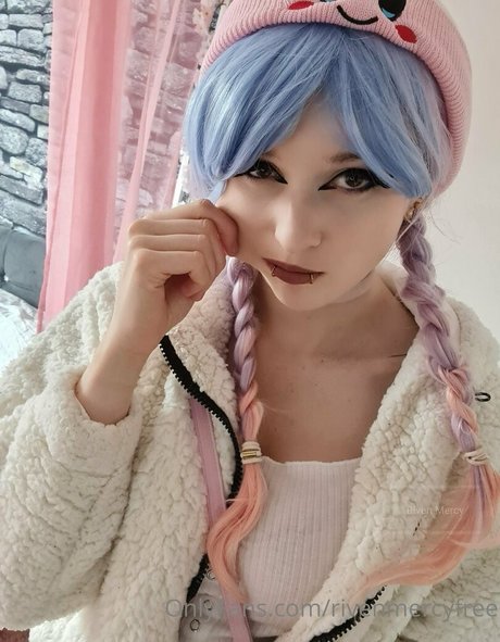 Naakte gelekte OnlyFans-foto van Rivenmercyfree