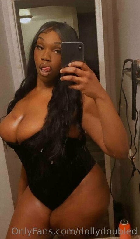 Naakte gelekte OnlyFans-foto van Dollydoubled