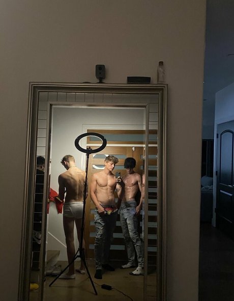 Naakte gelekte OnlyFans-foto van Hungodeyfree