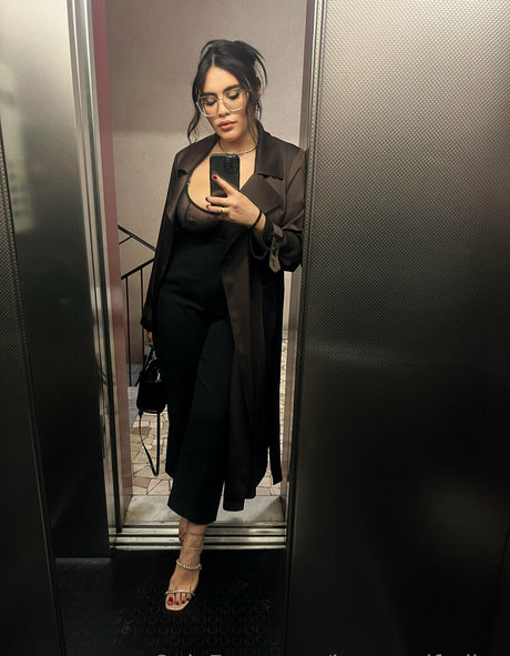 Naakte gelekte OnlyFans-foto van Housewifediva