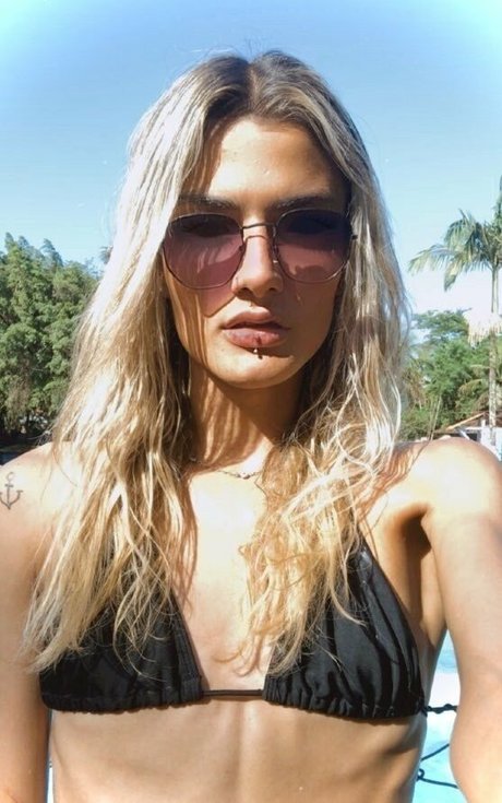 Naakte gelekte OnlyFans-foto van Babi Marchiori