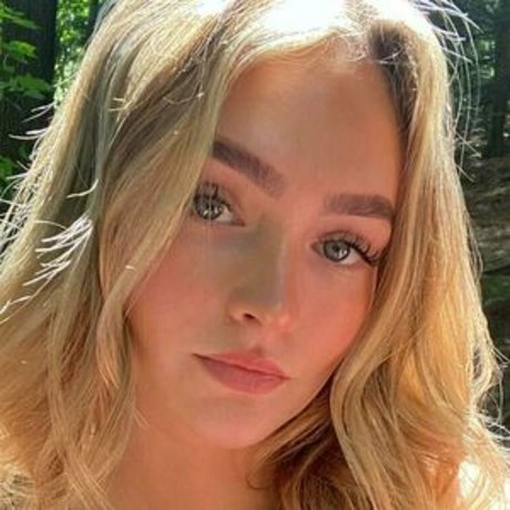 Naakte gelekte OnlyFans-foto van Emmaleaanne