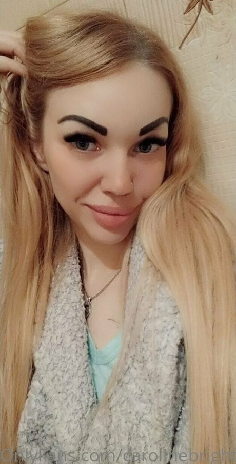 Naakte gelekte OnlyFans-foto van Carolinebright