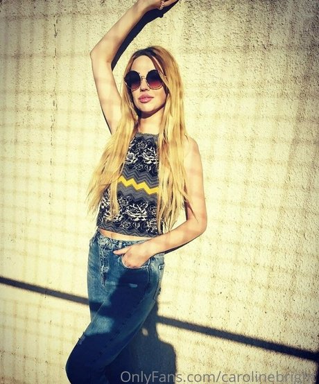 Naakte gelekte OnlyFans-foto van Carolinebright