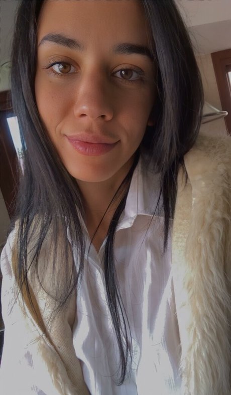 Naakte gelekte OnlyFans-foto van Vera Kaludi