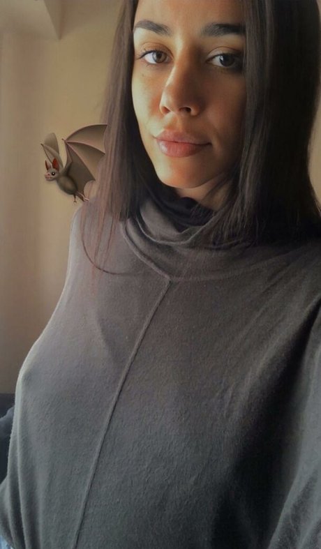 Naakte gelekte OnlyFans-foto van Vera Kaludi
