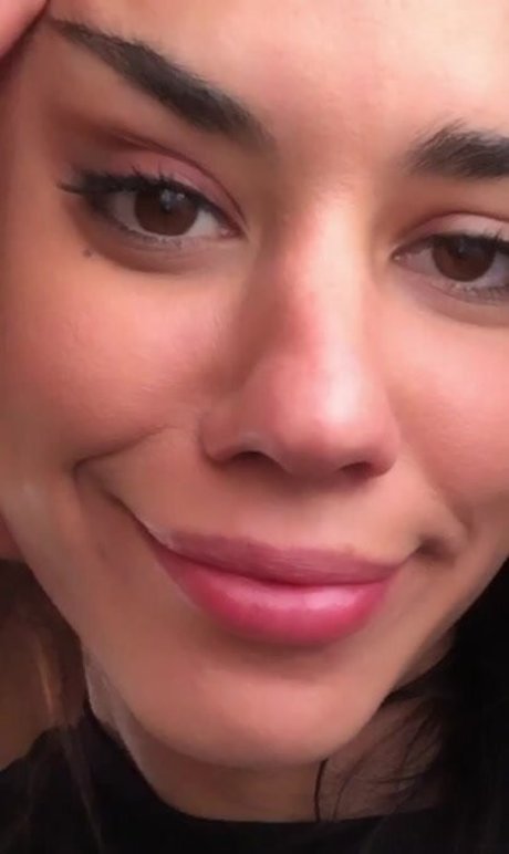 Naakte gelekte OnlyFans-foto van Vera Kaludi
