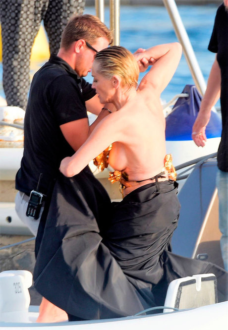 Naakte gelekte OnlyFans-foto van Sharon Stone