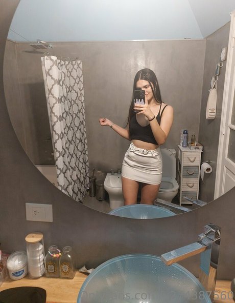 Naakte gelekte OnlyFans-foto van Jorgelinabarrio