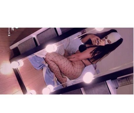 Naakte gelekte OnlyFans-foto van Jjanedoe