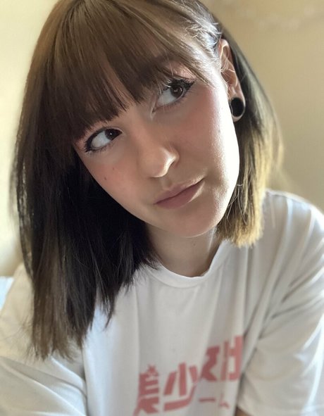 Naakte gelekte OnlyFans-foto van Minaluna