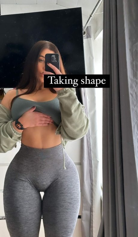 Naakte gelekte OnlyFans-foto van Caroline Hobday