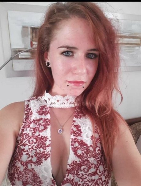 Naakte gelekte OnlyFans-foto van Isabellaboth