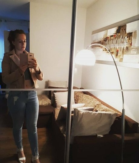 Naakte gelekte OnlyFans-foto van Isabellaboth