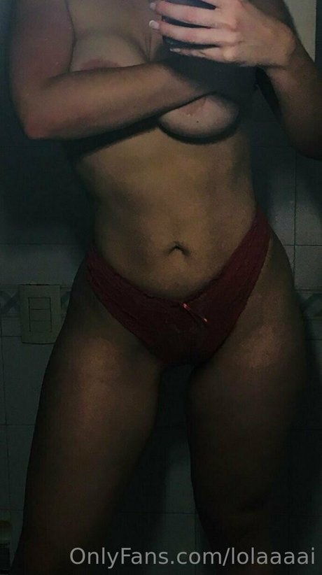 Naakte gelekte OnlyFans-foto van Lolaaaai