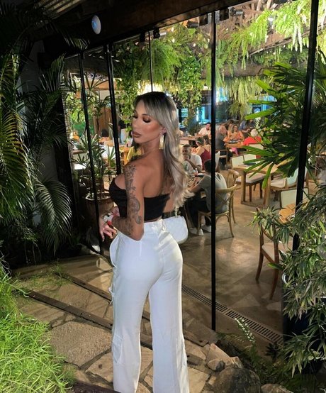 Naakte gelekte OnlyFans-foto van Karollayne Arruda