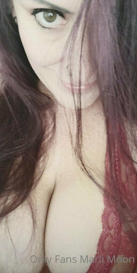 Naakte gelekte OnlyFans-foto van Marlimoon