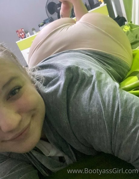 Bootyassgirl