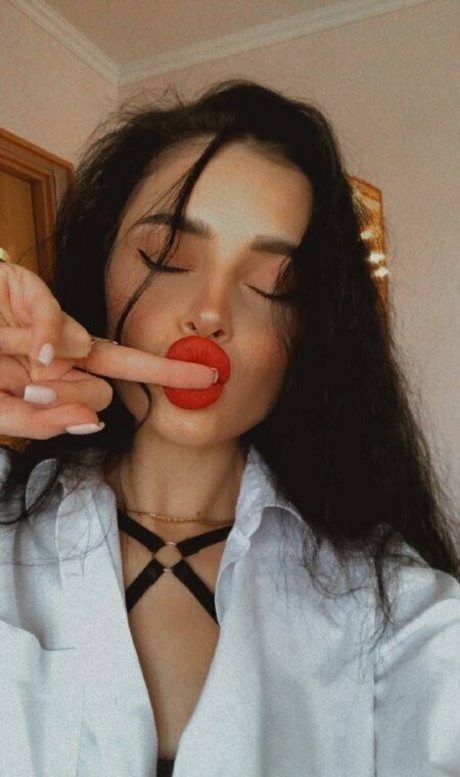 Naakte gelekte OnlyFans-foto van Mila Moore
