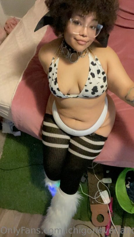 Naakte gelekte OnlyFans-foto van Ichigoneverland