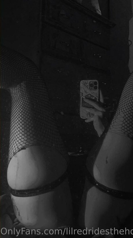 Naakte gelekte OnlyFans-foto van Lilredridesthehood