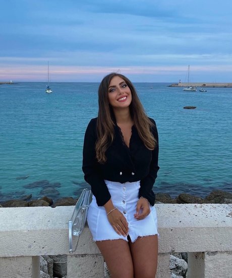 Naakte gelekte OnlyFans-foto van Ylenia Bevelacqua