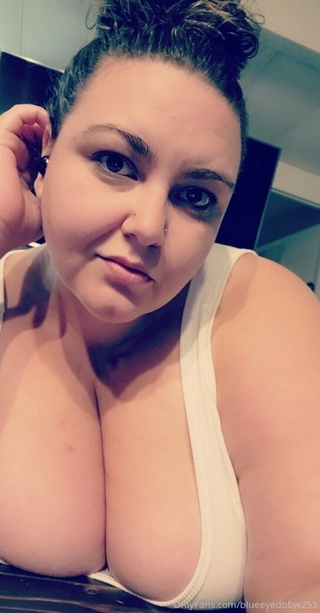 Naakte gelekte OnlyFans-foto van Blueeyedbbw253