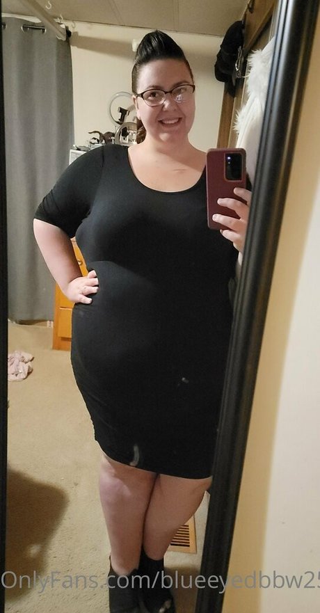Naakte gelekte OnlyFans-foto van Blueeyedbbw253