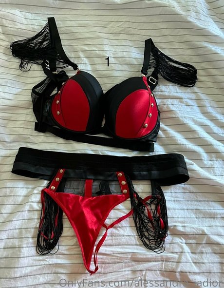 Naakte gelekte OnlyFans-foto van Alessandrajadior