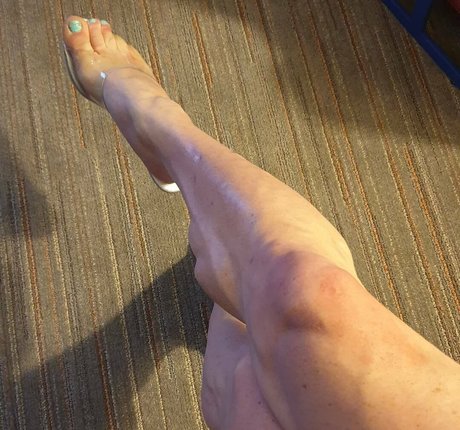 Naakte gelekte OnlyFans-foto van Laceysmuscularcalves
