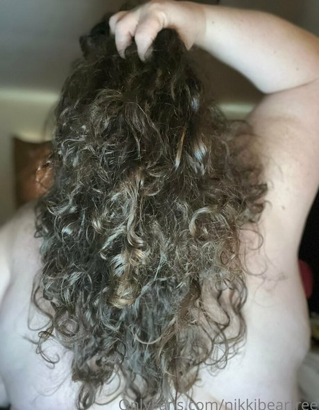 Naakte gelekte OnlyFans-foto van Nikkibearfree