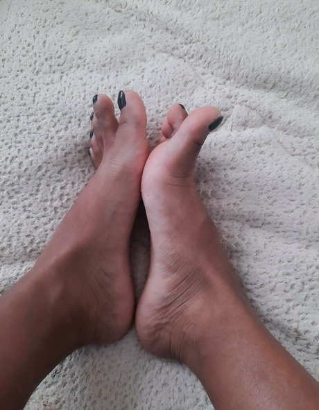 Naakte gelekte OnlyFans-foto van Petitekate9