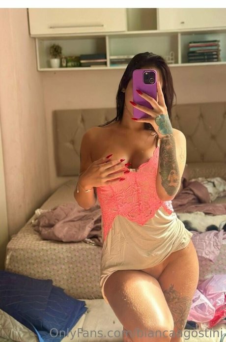 Naakte gelekte OnlyFans-foto van Bianca Agostini