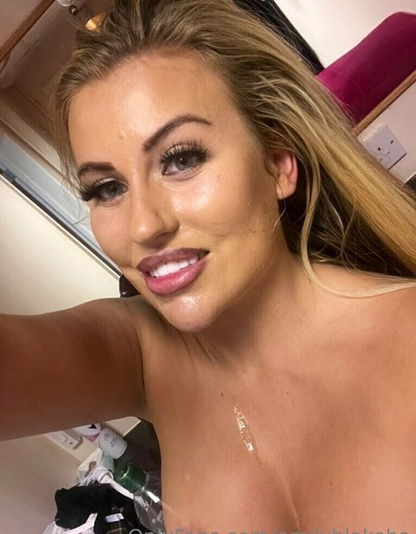 Naakte gelekte OnlyFans-foto van Emilyblakebs