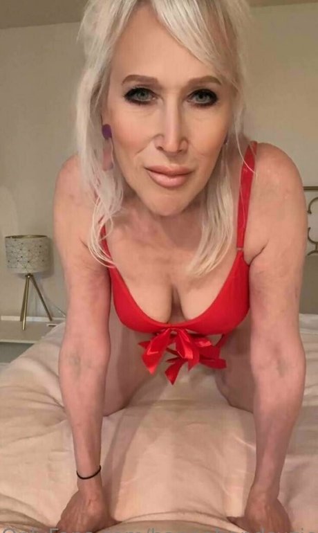 Naakte gelekte OnlyFans-foto van Hannahandsuzie