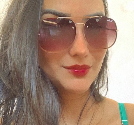 Naakte gelekte OnlyFans-foto van Gabriela Batista Torres