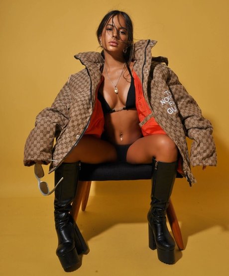 Naakte gelekte OnlyFans-foto van Nohad Falak