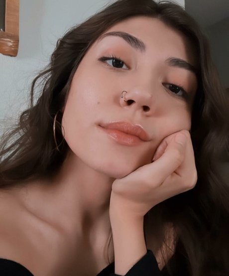 Naakte gelekte OnlyFans-foto van Lofiluvasmr