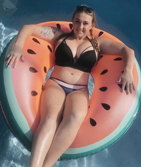 Naakte gelekte OnlyFans-foto van Raelyne Summeier