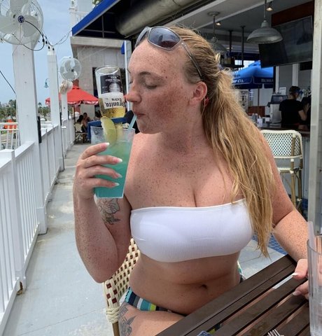 Naakte gelekte OnlyFans-foto van Raelyne Summeier