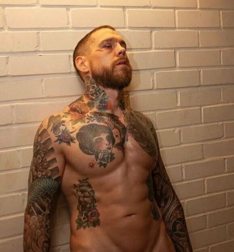 Naakte gelekte OnlyFans-foto van Handsometroyxxlfree