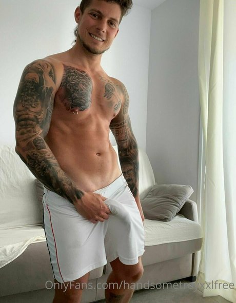 Naakte gelekte OnlyFans-foto van Handsometroyxxlfree