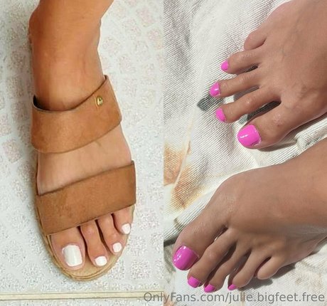 Julie.bigfeet.free