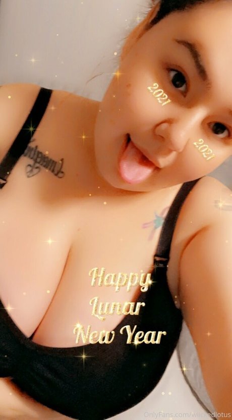Naakte gelekte OnlyFans-foto van Wiickedlotus