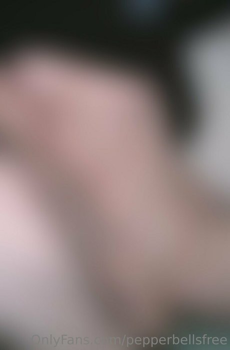 Naakte gelekte OnlyFans-foto van Pepperbellsfree