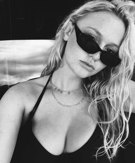 Naakte gelekte OnlyFans-foto van Poppyy Hopson