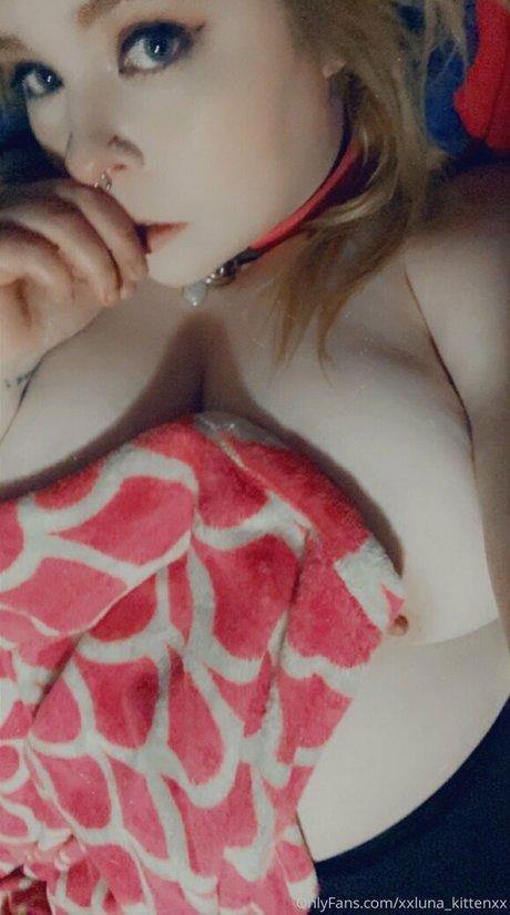 Naakte gelekte OnlyFans-foto van Xxlunakittenxx